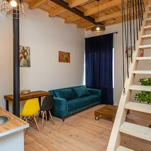 https://giorgis-aartment.alltbilisihotels.com